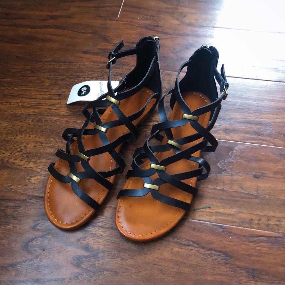 | Universal Thread | Sandals - Picture 4 of 5